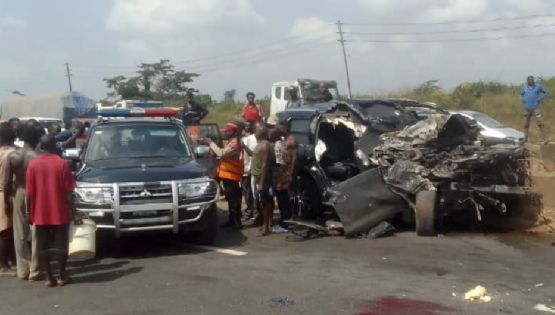 Salvó la vida de milagro: el auto en el que viajaba Anthony Joshua quedó destrozado y el boxeador la libró por ir en la parte de atrás