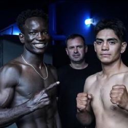 Boxeador que trabaja como vendedor ambulante y tiene 32 hermanos manda al hospital a su rival y luego pide apoyo económico para su operación