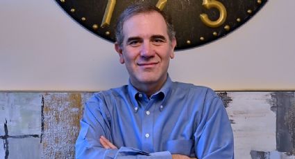 En opinión de Lorenzo Córdova: El autoritarismo busca por naturaleza reescribir la historia, pero son evidenciados