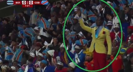 Aficionado del Congo se hace viral tras permanecer de pie como 'estatua' durante más de 90 minutos en partido de la Copa Africana