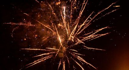 Fuegos artificiales y festejos masivos iluminan Estambul para dar la bienvenida a 2026