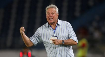 El DT que rechazó que su equipo usara camisetas rosas se disculpa con ilógico argumento: “Perdí a un hijo de 19 años, no puedo ser homofóbico”