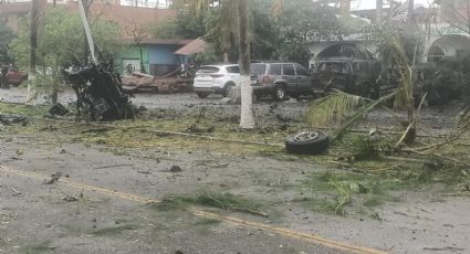 Explota automóvil frente a comandancia de policía comunitaria en Michoacán; reportan un muerto y 10 heridos