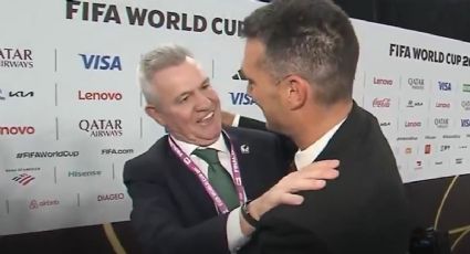 ¡Momentazo! Lionel Scaloni, DT de Argentina, interrumpe una entrevista para abrazar a Javier Aguirre; el ‘Vasco’ lo elogia: “Muy serio y muy rompe hue…”