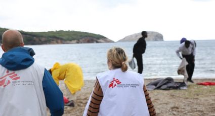 Mueren al menos 18 migrantes al hundirse un bote inflable al sur de Creta, Grecia