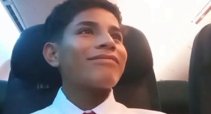 Joven cronista que se hizo viral en la Copa Libertadores recibe ovación del capitán y la tripulación previo a su viaje para narrar en la Champions