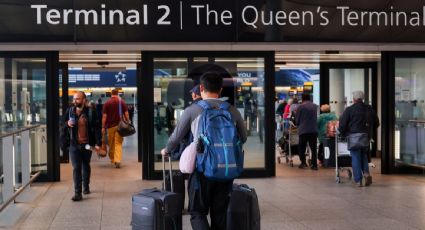 Detienen a sujeto por agresión con gas lacrimógeno en el estacionamiento del aeropuerto Heathrow en Londres