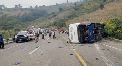 Volcadura de autobús en autopista de Chiapas deja dos muertos y 22 heridos; jornaleros indígenas viajaban a Sonora