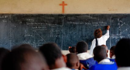 Liberan a 100 estudiantes secuestrados de una escuela en Nigeria; se mantienen al menos 153 en cautiverio