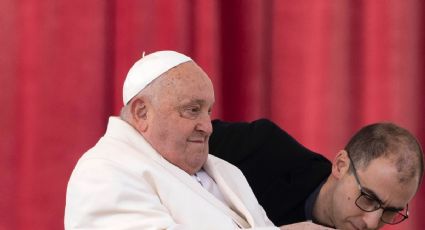 Papa Francisco pasó una noche tranquila y en la mañana leyó la prensa, pero el Vaticano canceló su agenda hasta el domingo