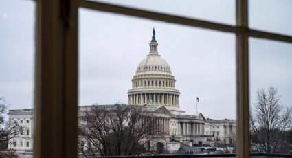 Senado de EU aprueba proyecto que promueve políticas de migración y defensa de Trump sin recortes de impuestos