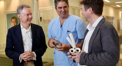 Paciente vive más de 100 días con un corazón artificial de titanio mientras esperaba un trasplante