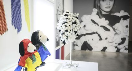 Exposición en París presenta la evolución de los atuendos y la influencia cultural de Snoopy y su pandilla