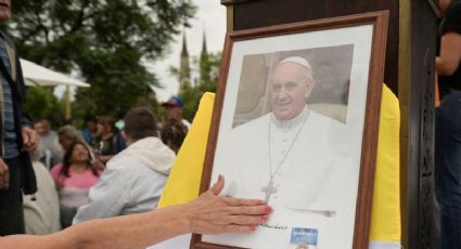 El papa Francisco se mantiene estable a 30 días de haber sido ingresado al hospital