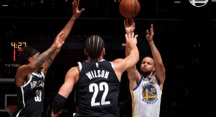 ¡Encesta desde casi media cancha! Stephen Curry anota 40 puntos, siete triples y comanda remontada de 22 puntos en contra de Warriors