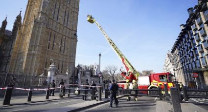 Un hombre con una bandera palestina escala la torre del Big Ben y moviliza a los servicios de emergencia