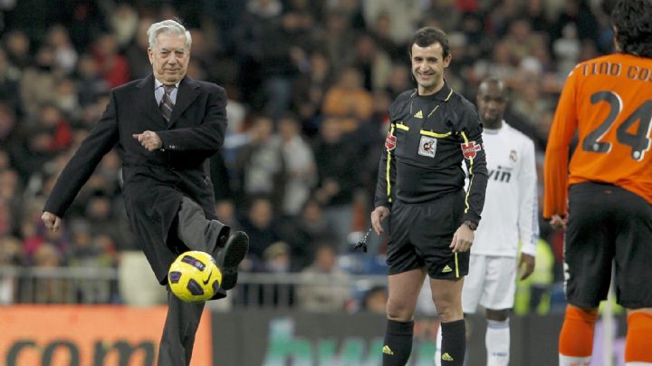 Mario Vargas Llosa, el Nobel de Literatura que soñó con ser futbolista y que derramó pasión por el balompié en sus letras