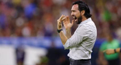 El técnico Gerardo Espinoza queda fuera de las Chivas tras el fracaso en el torneo y exhibir al ‘Chicharito’ Hernández