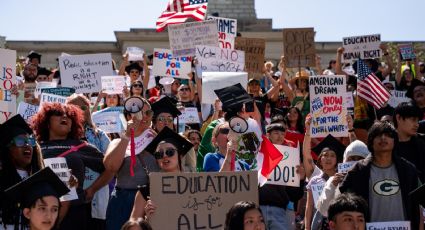 Tribunales frenan la ofensiva de Trump en contra los estudiantes extranjeros y logran retener sus visas, al menos temporalmente
