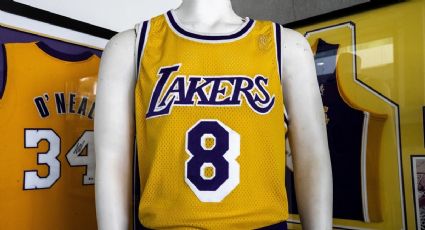 El jersey del debut de Kobe Bryant con los Lakers es vendido en siete millones de dólares; es la cuarta camiseta más cara de la historia