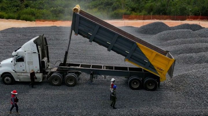 Los negocios de Pemex con una misteriosa empresa tabasqueña: primero le compró millones de cubos de hielo y después toneladas de grava