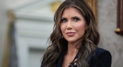 Migrante chileno es acusado formalmente de robar la bolsa de Kristi Noem en un restaurante de Washington