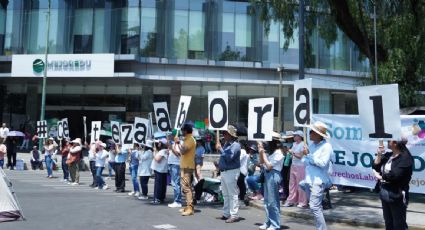 Trabajadores de Mejoredu instalan plantón en oficinas de la SEP para exigir atención a su futuro laboral