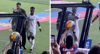 Aficionado del Barcelona se burla de Vinícius en el Clásico al enseñarle un ‘balón de playa’ y el brasileño enfurece
