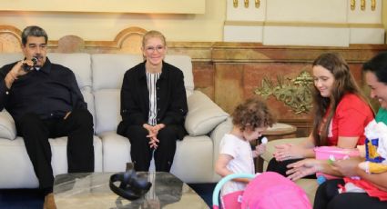 Llega a Venezuela niña de dos años que fue separada de sus padres tras deportación en EU