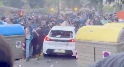 Un automovilista atropella a un grupo de aficionados afuera del estadio del Espanyol antes del partido contra Barcelona; el sonido local reporta que “no hay heridos graves”