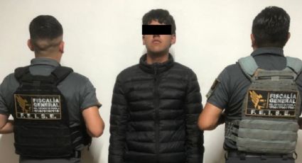 Catean inmueble del alcalde poblano de Ahuazotepec; aseguran drogas y detienen a su hijo