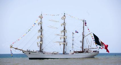 El buque Cuauhtémoc, representante diplomático mexicano que colisionó contra el puente de Brooklyn