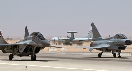 Muere tripulación de un avión de entrenamiento militar en accidente durante maniobras en Egipto