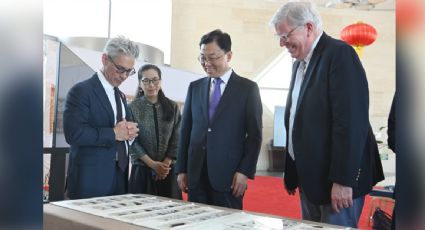 EU devuelve a China fragmentos de manuscrito con más de dos mil 300 años de antigüedad