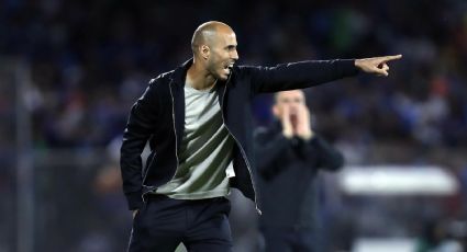 Guido Pizarro, DT de Tigres, agrede con un empujón a una persona en la cancha de CU tras ser eliminados en la Concachampions