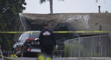 Avioneta se cae sobre vecindario de San Diego y provoca incendio en al menos 15 casas