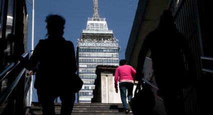 Rescatan a las 12 personas atrapadas en el elevador de la Torre Latinoamericana tras horas de tensión