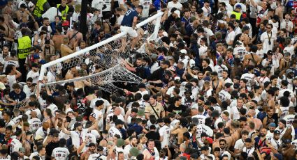 Aficionados del PSG invaden la cancha e interrumpen el festejo del título de la Champions, pero los jugadores regresan para reunirse con sus familiares