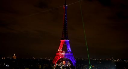 ¡Espectacular! La Torre Eiffel se pinta con los colores del PSG para celebrar su primera 'Orejona'