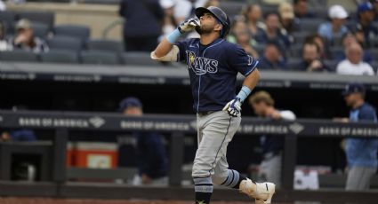 El mexicano Jonathan Aranda conecta jonrón en el mítico Yankee Stadium e impulsa la victoria de Tampa Bay en la MLB