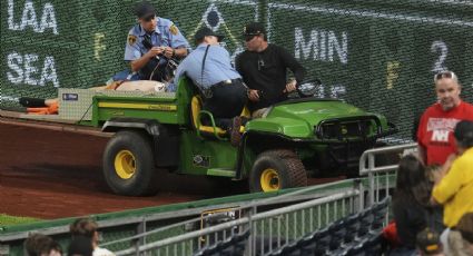 El aficionado que cayó de una altura de seis metros en el estadio de los Piratas de Pittsburgh da sus primeros pasos en el inicio de su recuperación