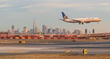 Cancelan 100 vuelos en el aeropuerto de Newark luego de falla en comunicación con los controladores aéreos