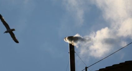 "Habemus papam": hay fumata blanca en el Vaticano durante el segundo día de cónclave