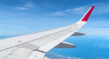 Pasajero intenta abrir la puerta de emergencia en pleno vuelo rumbo a Detroit; obliga a aterrizaje forzoso