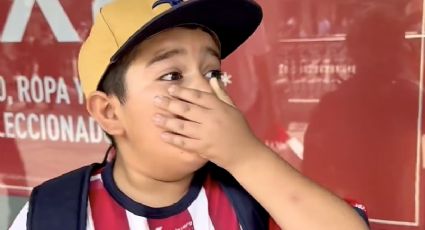 Niño aficionado de las Chivas se conmueve hasta el llanto al recibir de regalo la nueva playera del equipo: “Nunca he tenido un detalle... está muy hermosa”