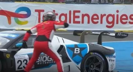 ¡Arrebato de ira! Piloto agrede a patadas y puñetazos el auto de un rival tras choque que lo dejó fuera en la Copa Le Mans