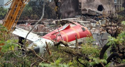 Trabajador espera un "segundo milagro" para hallar a su madre e hija tras el accidente de Air India