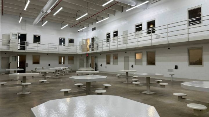 EU planea reabrir prisiones: ICE utiliza contratos sin licitación y beneficia a grandes firmas para obtener camas