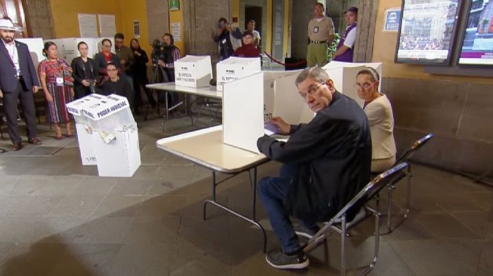 “¿Cuál es el problema?”: Sheinbaum defiende a su esposo ante críticas por usar un acordeón y aclara que pidió mover la cámara porque el voto es secreto