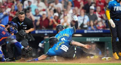 ¡Doble barrida en home! Los Filis hacen espectacular jugada de tres carreras con dos jugadores deslizándose juntos para anotar